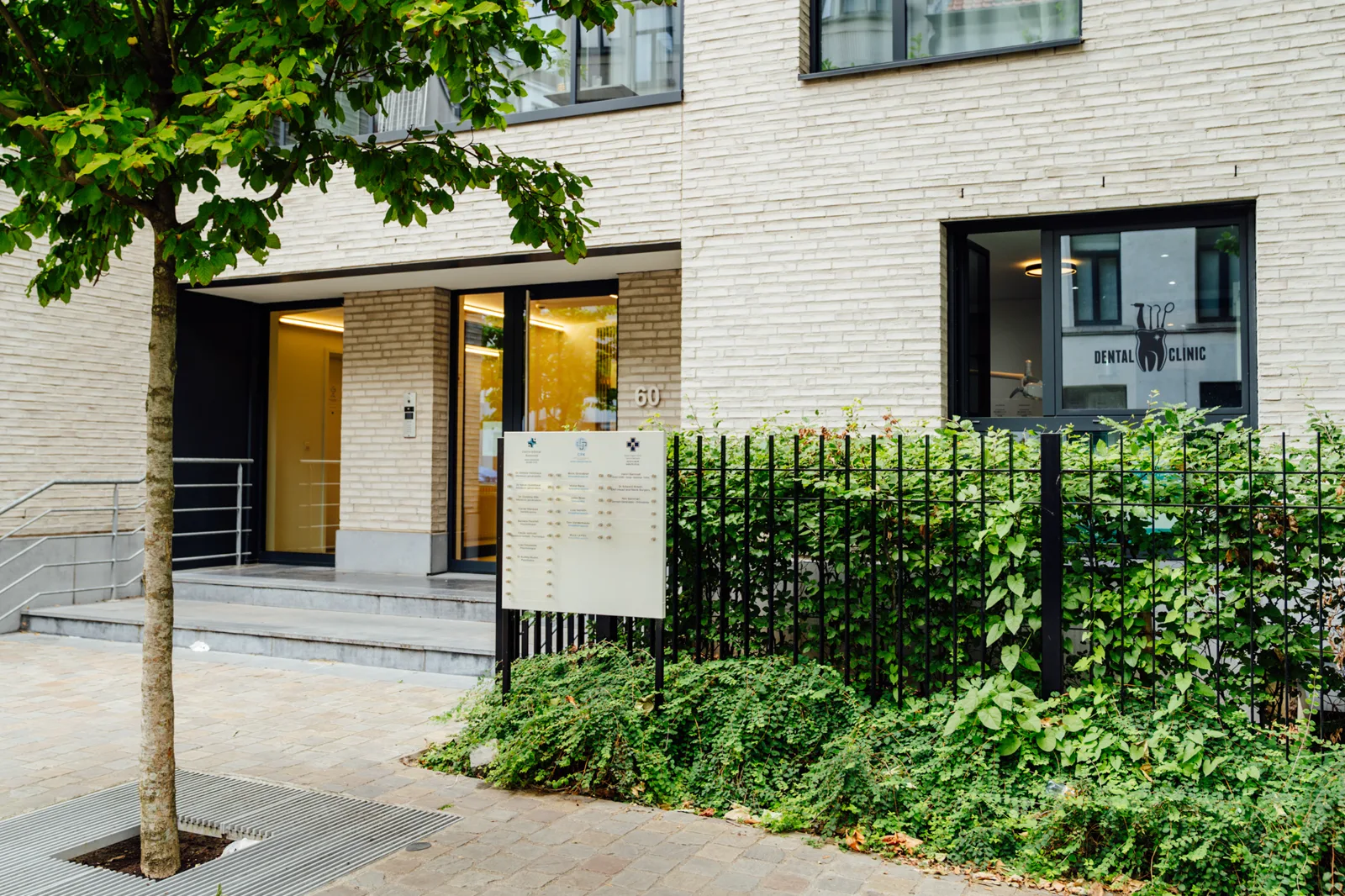 La façade du cabinet, rue Keyenveld